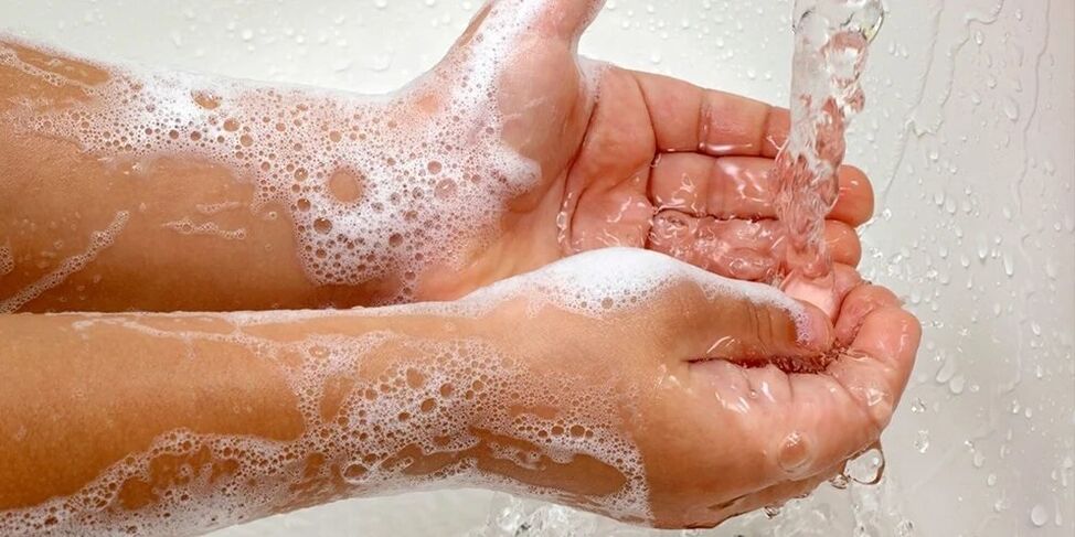 Händewaschen zur Vorbeugung gegen Parasitenbefall